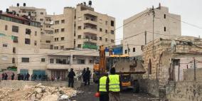 الاحتلال يشرد 30 فردا بهدم بناية سكنية في العيسوية