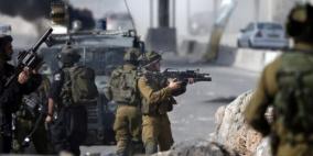 إصابة مواطن بعيار ناري واعتقال 4 آخرين في مخيم قلنديا