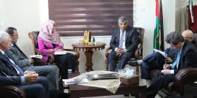 هيئة مقاومة الجدار والاستيطان تستقبل وفداً من منظمة التعاون الإسلامي