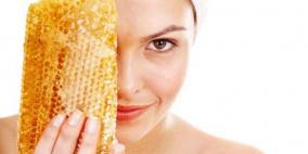 أسرار العسل لبشرة غاية في التوهج والانتعاش