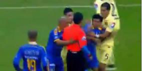 بالفيديو: 3 بطاقات حمراء مجنونة .. ركلة جزاء وحارس مطرود في 8 دقائق