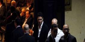 اشتباكات بين الحرس والمصورين في عزاء والد الفنان أحمد عز