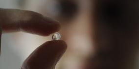 عدسة صغيرة تسمح بتحويل أي هاتف إلى مجهر