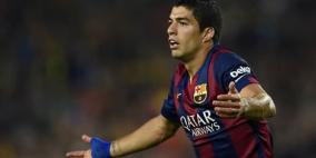 لويس سواريز يحث بيدرو على البقاء في برشلونة