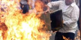 مستوطنون يحرقون مركبتين في دير جرير برام الله