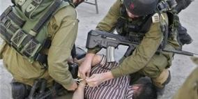 الاحتلال يعتقل شابا من مخيم الدهيشة