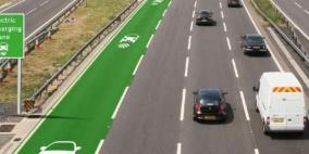 بريطانيا.. طرقات تشحن السيارات الكهربائية