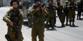 الاحتلال يستولي على ملفات وأجهزة مقر المبادرة الوطنية في جنين