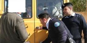 الشرطة تضبط مركبة بداخلها حمولة زائدة