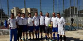 فريق من موظفي جامعة القدس لكرة القدم يتوج بطلاً للجامعات الفلسطينية