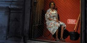 فرنسا.. نشطاء يفسدون معرضا حول امتهان بيض لسود