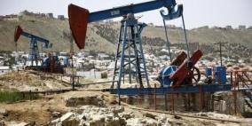 الخام الأمريكي يرتفع دولارا بعد سحب غير متوقع من المخزونات