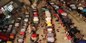 اهالي بيت ريما يقيمون صلاة التراويح أمام خيم الاعتصام تضامناً مع الاسرى المضربين عن الطعام