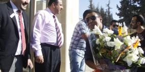 وصول الشاعر المصري  هشام الجخ  لفندق الجراند بارك  رام الله