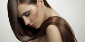 الجوز والبيض والسبانخ يعيدون للشعر بريقه