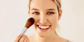 جربي هذه الوصفات الطبيعية لنفخ الخدود بدون تجمبل