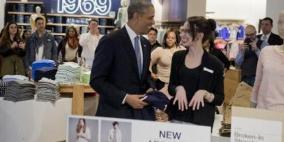 أوباما يتسوق في نيويورك دعماً لرفع أجور العاملين