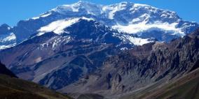 طفل أمريكي عمره 9 سنوات يصعد قمة أعلى جبل في الأمريكيتين