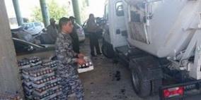 اتلاف 1600 عبوة عصير منتهية الصلاحية بالخليل