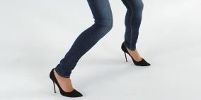 بنطال جينز ضيق يُفقِد امرأة القدرة على المشي