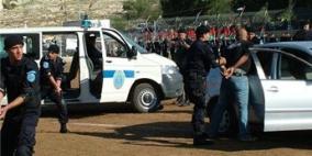 الشرطه تقبض على 4 اشخاص بحوزتهم مواد يشتبه بأنها مخدره في نابلس