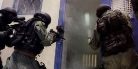 سجانو الاحتلال يعتدون بالضرب على أسرى "نفحة"