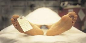 بعد إعلان وفاته.. رجل يعود من العالم الآخر