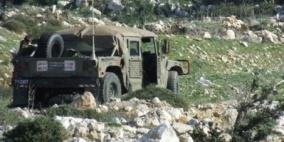 الاحتلال يمنع مواطنا من العمل بأرضه في تل ارميدة بالخليل