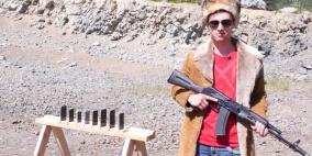 بالفيديو: شاهد كيف تخترق رصاصة من رشاش كلاشنيكوف خمسة هواتف آيفون