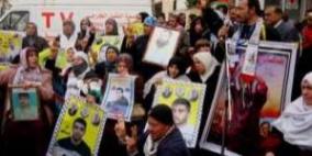 محافظ سلفيت يزور خيمة الاعتصام للتضامن مع الاسرى المضربين عن الطعام