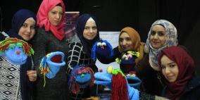 الفتيات الخليليات والدمى الناطقة