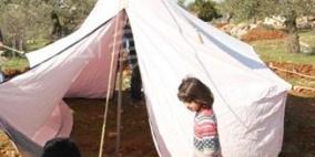 مقدسي يقيم خيمة اعتصام في الشيخ جراح احتجاجا على هدم منزله