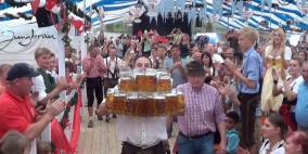 نادل ألماني يسجل رقما قياسيا بحمل كؤوس الجعة