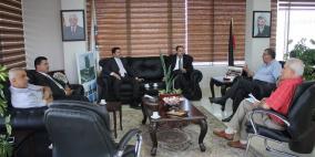 بلدية البيرة تبحث سبل التعاون مع البنك التجاري الفلسطيني‎