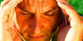 مضغ العلكة وأكل الحلويات والمثلجات يضاعف من شدة الصداع