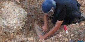 إتلاف قذيفة مدفعية بالخليل