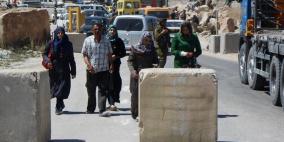 بالصور: إغلاق الطريق الواصل بين يطا والخليل