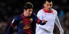 برشلونة يهزم اشبيلية ويواصل الصدارة