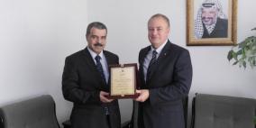 ديوان الرقابة يكرم السفير الروسي في فلسطين