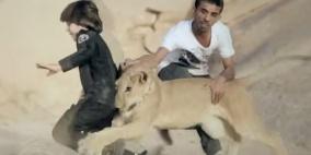 خلال تصوير فيديو كليب - انقاذ طفل من فكي لبؤة