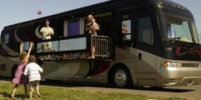 شركة تحويل سيارات ألمانية تصمم منزلا متحركا متكاملا