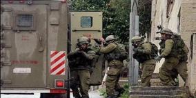 الاحتلال يفتش منزلا في بلدة ترقوميا