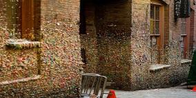 حائط العلكة في سياتل يجمع بين الجمال والاشمئزاز