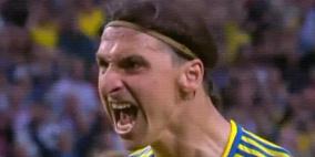 إبراهيموفيتش "يضرب" لاعباً .. مستغلاً انشغال الحكم