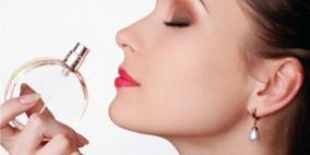 لماذا لا أشم عطري؟ وكيف أعرف إن كنت أضع الكثير أو القليل منه؟