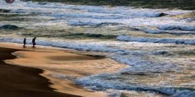 شاطئ غزة يغرق والحل ركام الحرب