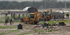 جرافات الاحتلال تهدم بركسا وخيما في الاغوار الوسطى