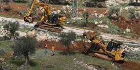 الاحتلال يجرف أراضي مزروعة بالزيتون غرب بيت جالا