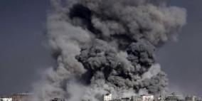 إصابة مسن وثلاثة أطفال في غارات على غزة فجراً