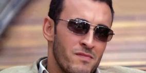 كاظم الساهر يقبل ايادي الفلسطينيين